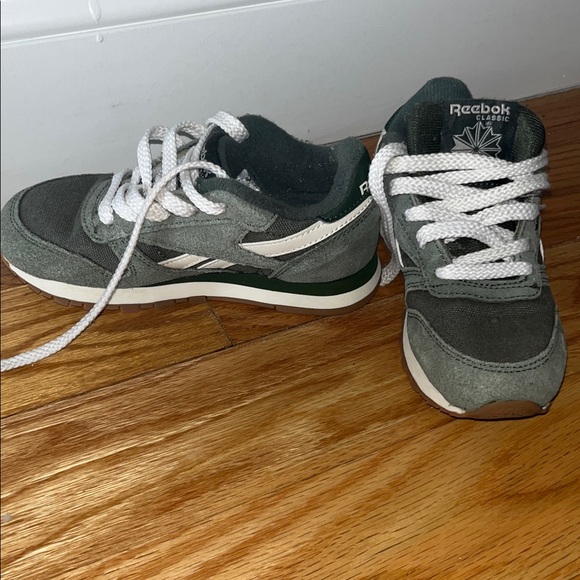 Green Reeboks, 11C (toddler), clean and comfy - Picture 2 of 3